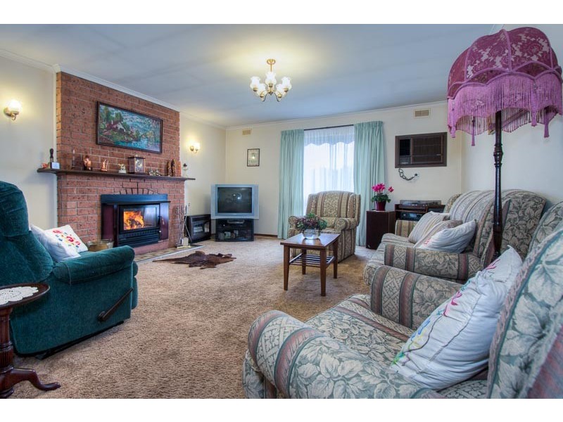 887 Blackforest Drive, Woodend VIC 3442