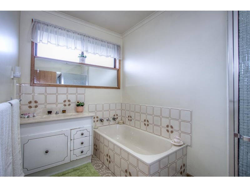 887 Blackforest Drive, Woodend VIC 3442