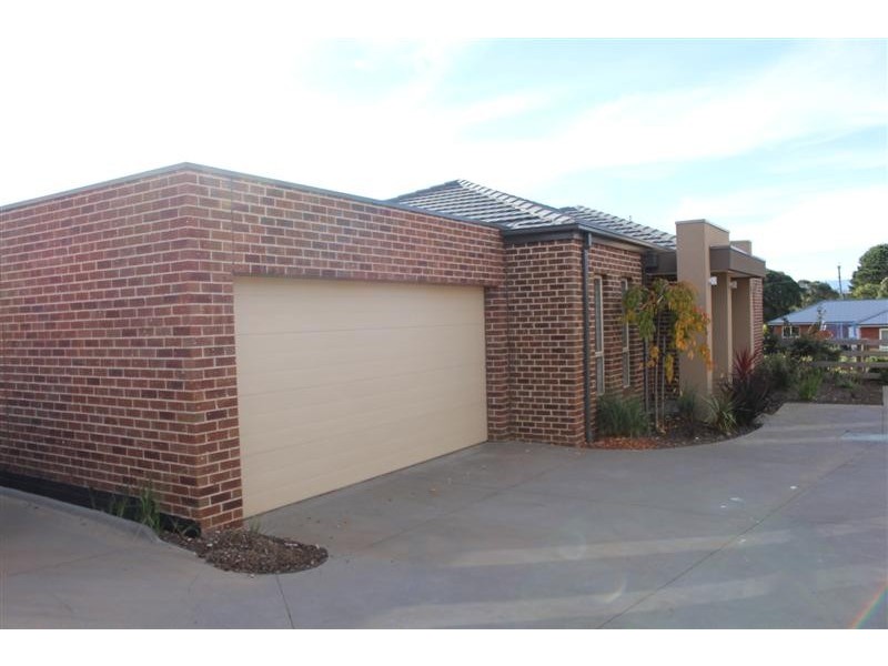 2/6 Francis Crescent, Gisborne VIC 3437