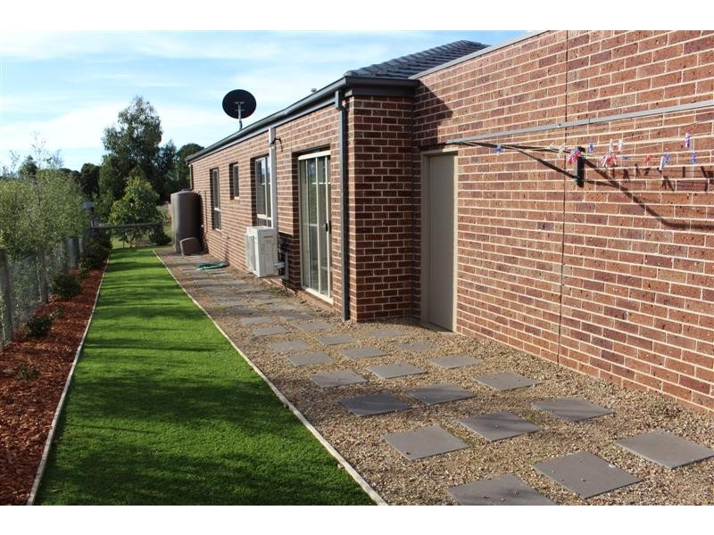 2/6 Francis Crescent, Gisborne VIC 3437