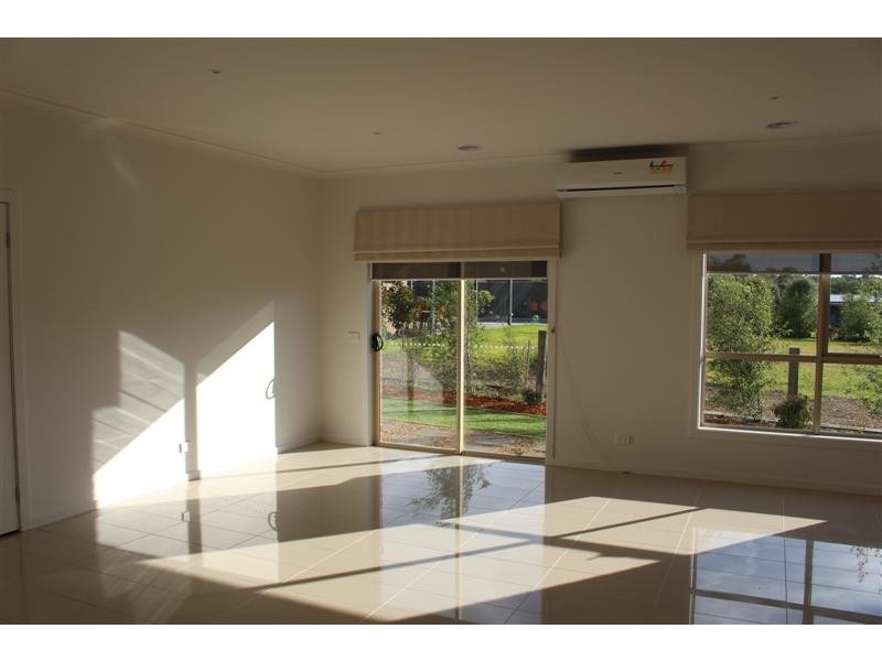 2/6 Francis Crescent, Gisborne VIC 3437