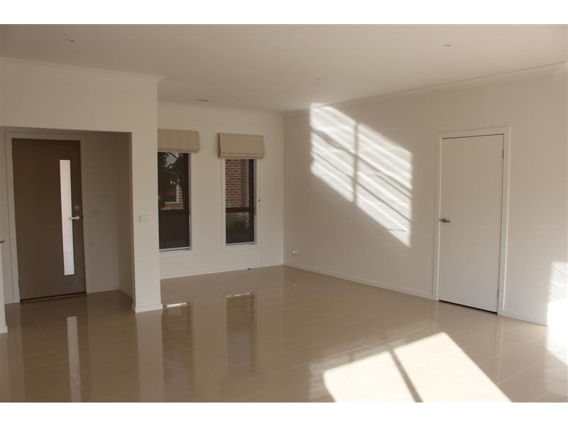 2/6 Francis Crescent, Gisborne VIC 3437