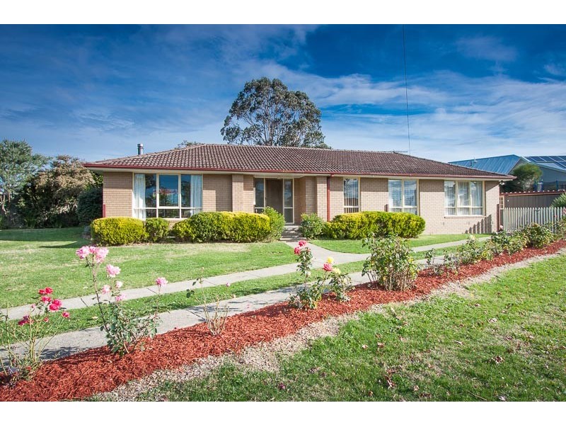 18 Turanga Road, Gisborne VIC 3437