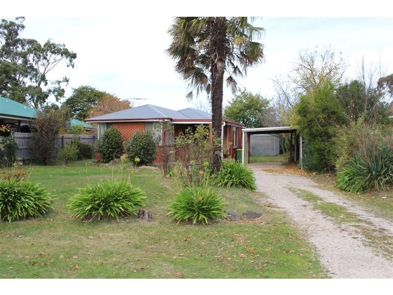 17 Howey Street, Gisborne VIC 3437