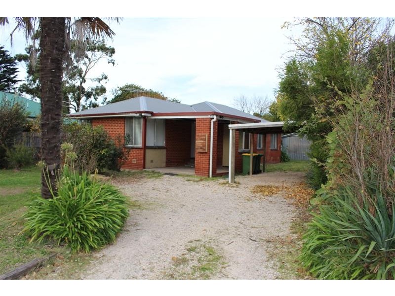 17 Howey Street, Gisborne VIC 3437