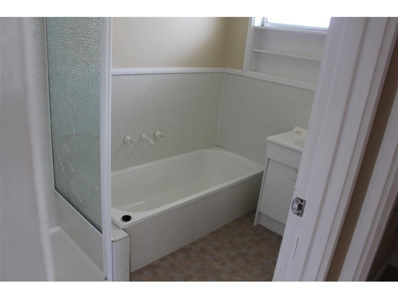 17 Howey Street, Gisborne VIC 3437