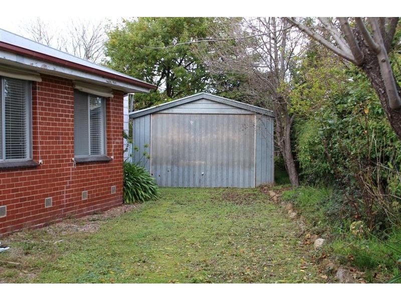17 Howey Street, Gisborne VIC 3437