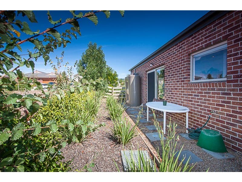 Unit 5/4 Francis Crescent, Gisborne VIC 3437