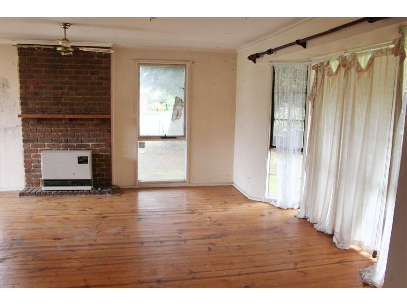35 Main Road, Romsey VIC 3434