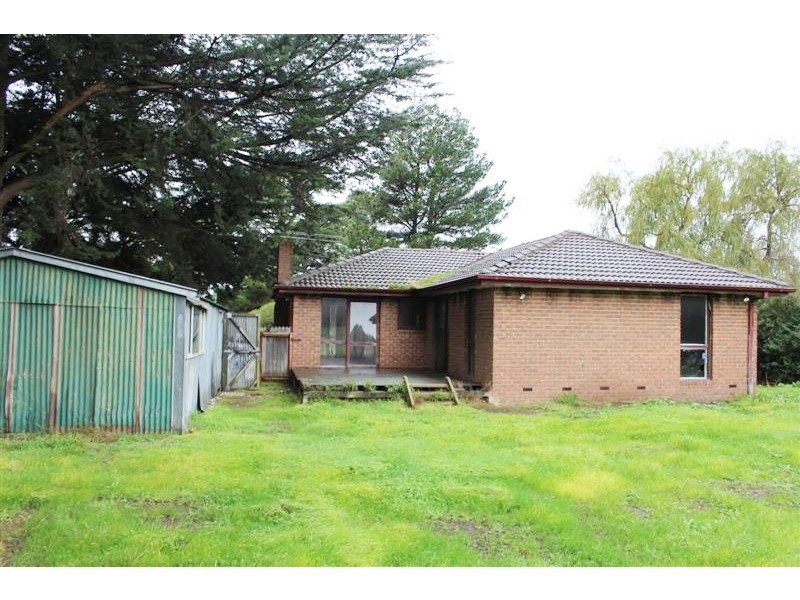 35 Main Road, Romsey VIC 3434