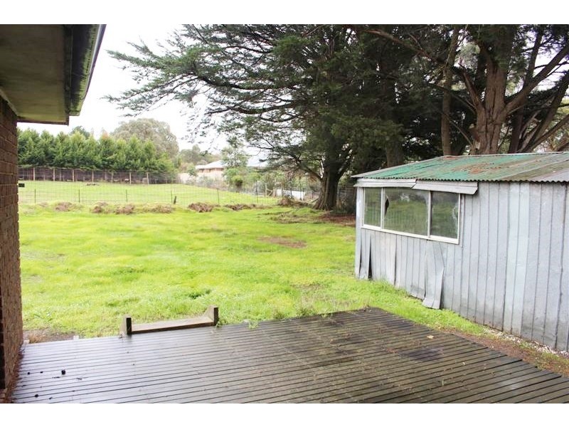 35 Main Road, Romsey VIC 3434