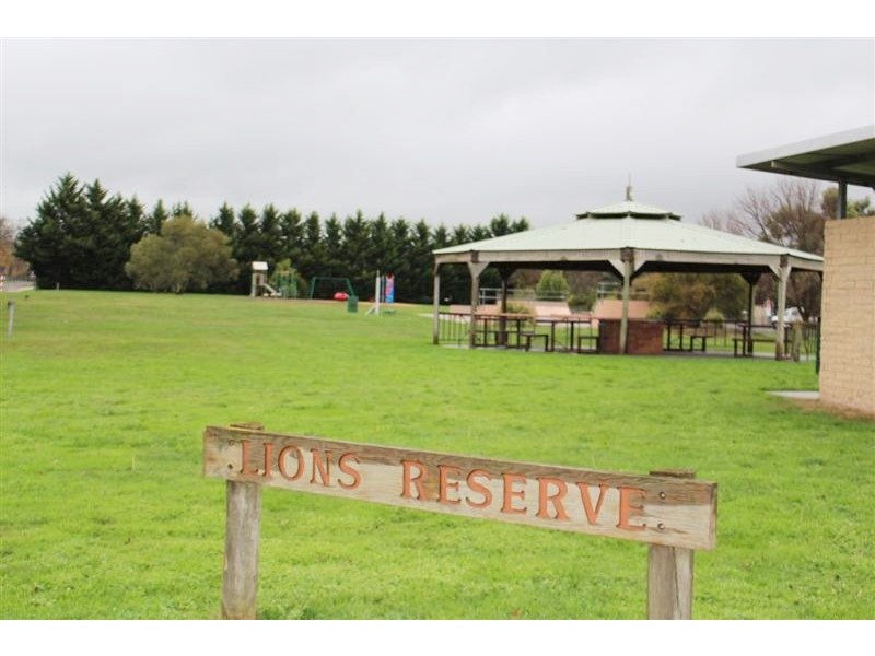 35 Main Road, Romsey VIC 3434