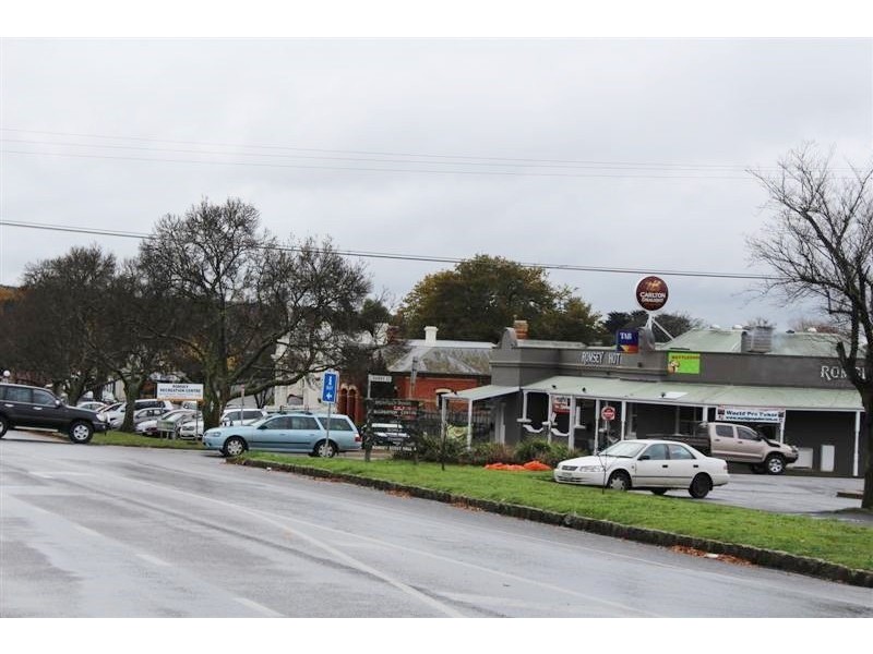35 Main Road, Romsey VIC 3434