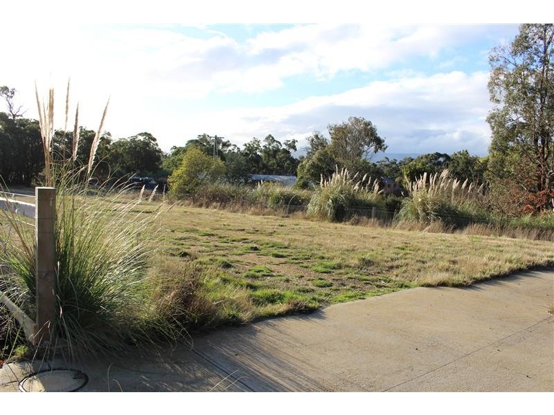 8 Fairway Drive, Gisborne VIC 3437