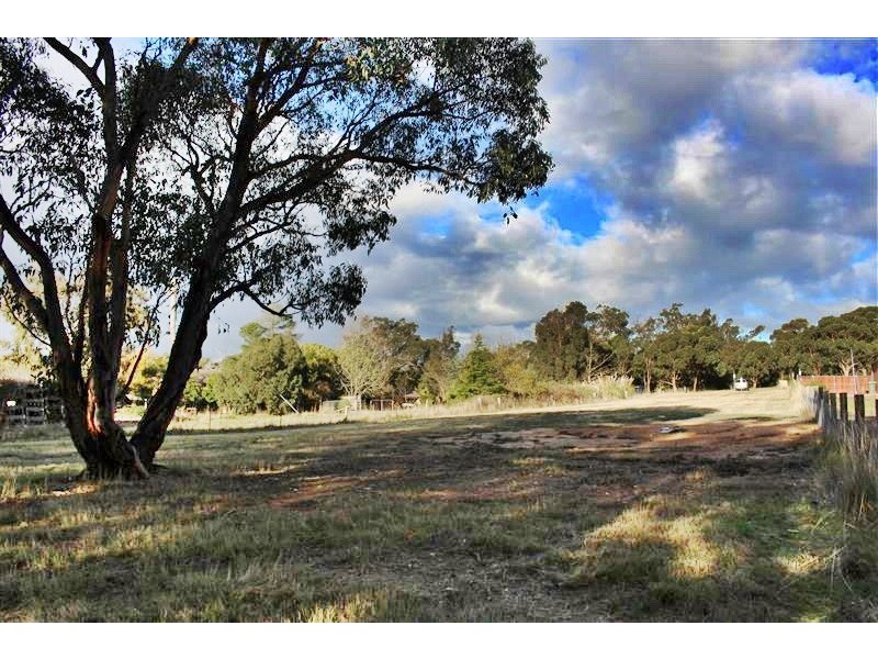 8 Fairway Drive, Gisborne VIC 3437