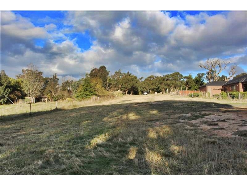 8 Fairway Drive, Gisborne VIC 3437