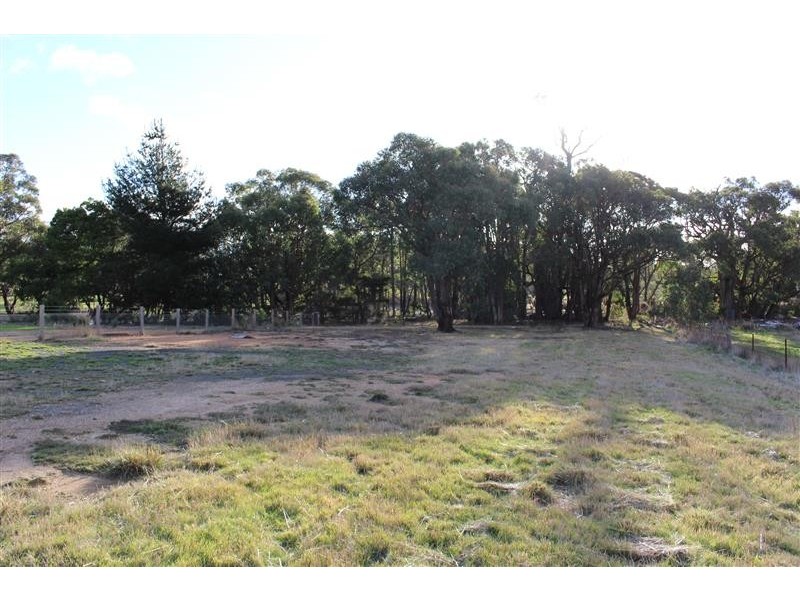 8 Fairway Drive, Gisborne VIC 3437