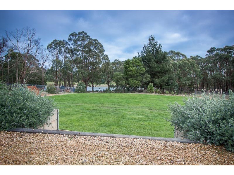 7 Fairway Drive, Gisborne VIC 3437