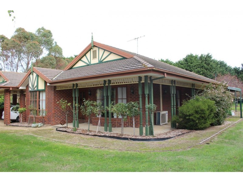 7 Susanne Court, Romsey VIC 3434