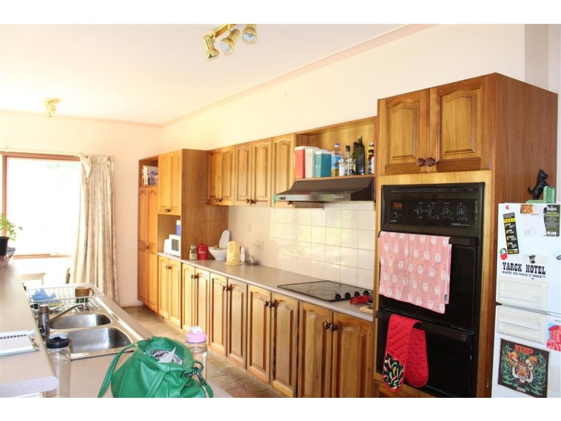 7 Susanne Court, Romsey VIC 3434