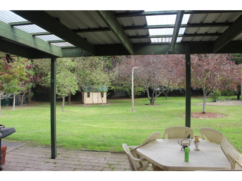 7 Susanne Court, Romsey VIC 3434