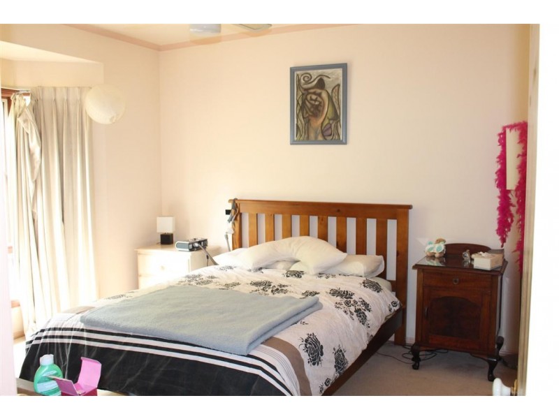7 Susanne Court, Romsey VIC 3434