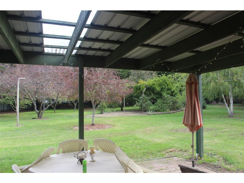 7 Susanne Court, Romsey VIC 3434