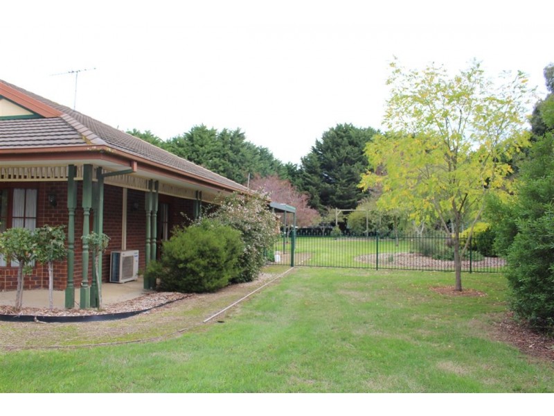 7 Susanne Court, Romsey VIC 3434