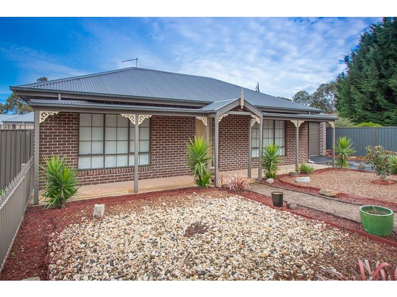 11A Reynolds Grove, Romsey VIC 3434