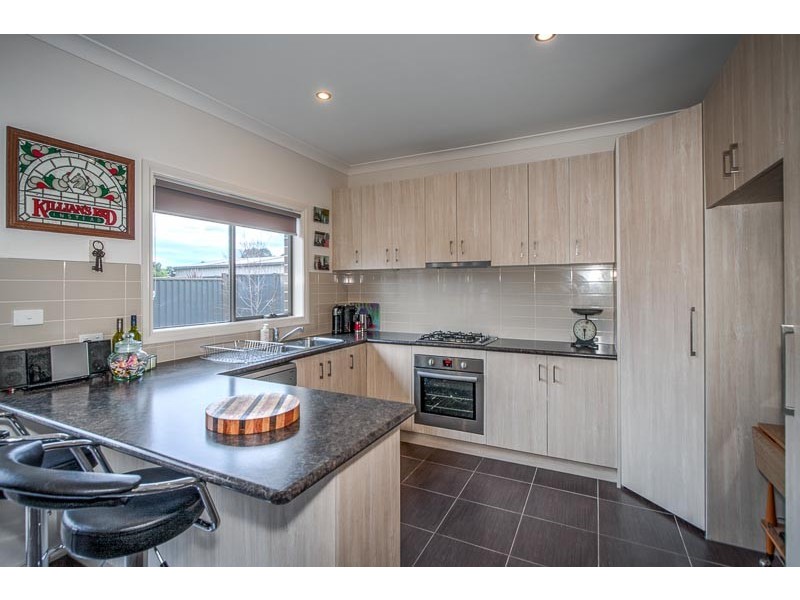 11A Reynolds Grove, Romsey VIC 3434