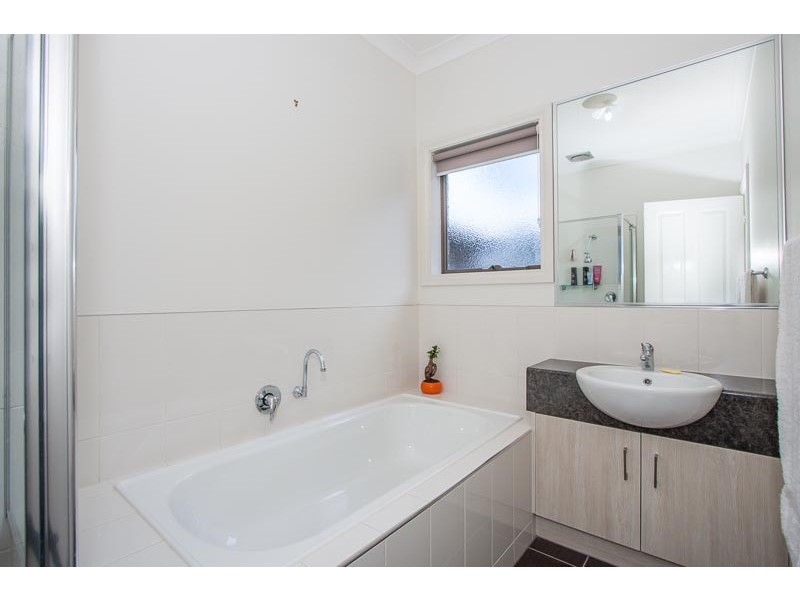 11A Reynolds Grove, Romsey VIC 3434