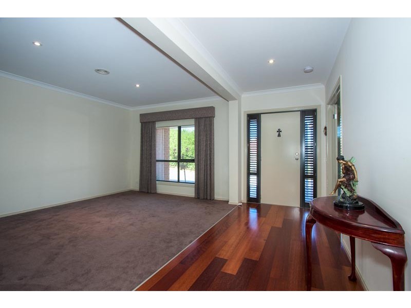 17 Alcheringa Crt, Gisborne VIC 3437