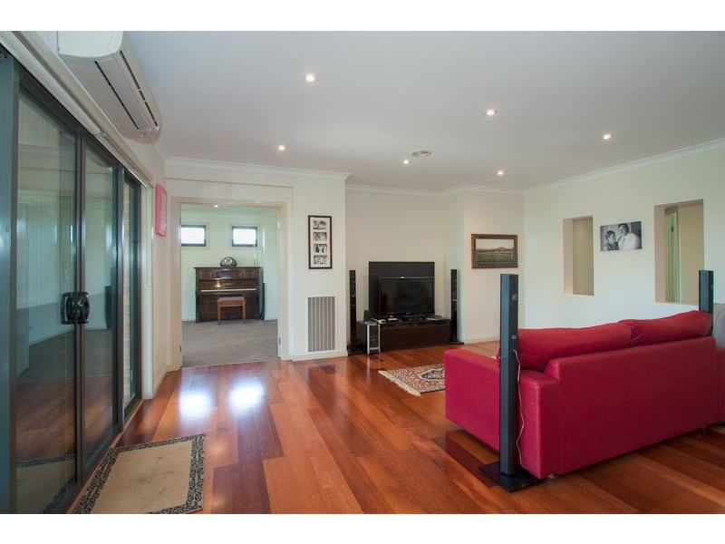 17 Alcheringa Crt, Gisborne VIC 3437