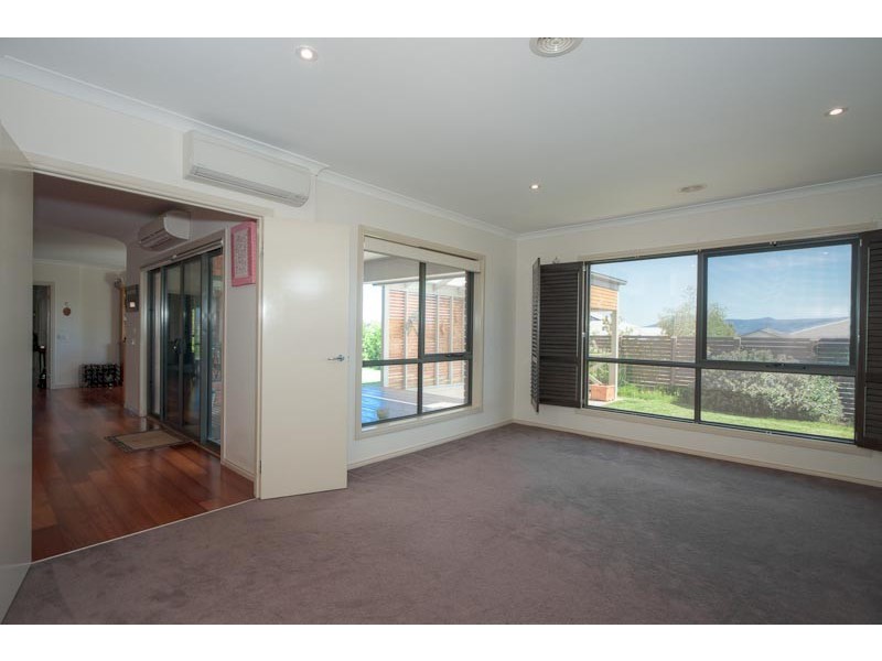 17 Alcheringa Crt, Gisborne VIC 3437