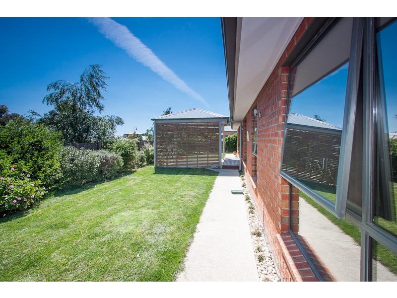 17 Alcheringa Crt, Gisborne VIC 3437