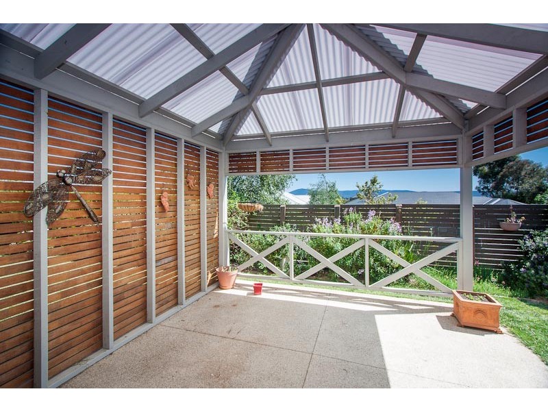 17 Alcheringa Crt, Gisborne VIC 3437