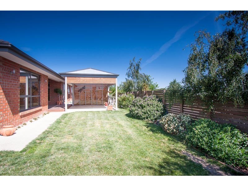 17 Alcheringa Crt, Gisborne VIC 3437
