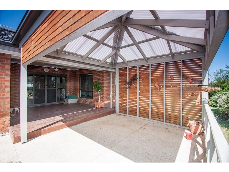 17 Alcheringa Crt, Gisborne VIC 3437