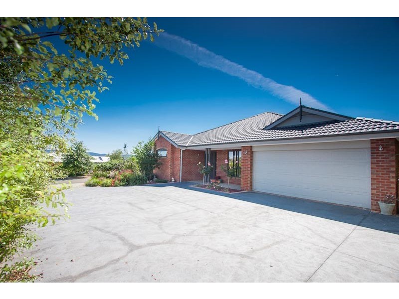 17 Alcheringa Crt, Gisborne VIC 3437