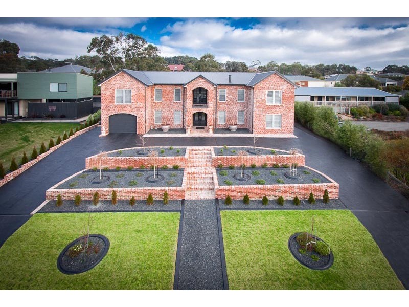 9 Alcheringa Court, Gisborne VIC 3437