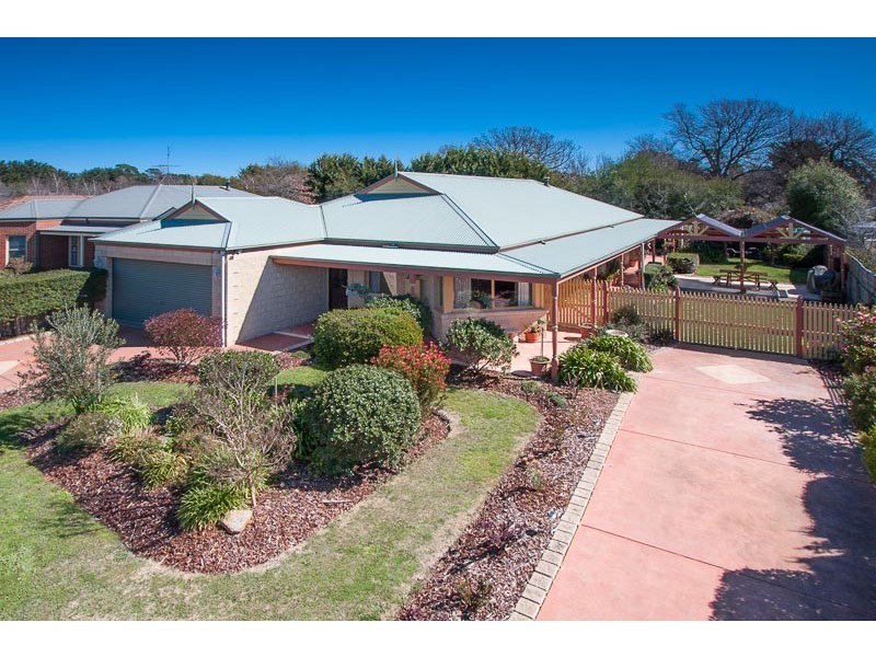 10 Wodalla Grove, New Gisborne VIC 3438