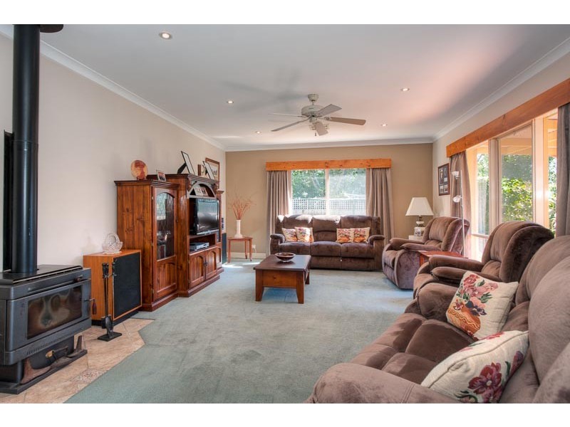 10 Wodalla Grove, New Gisborne VIC 3438
