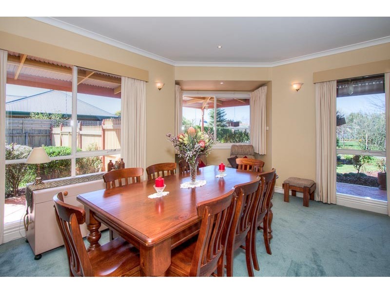 10 Wodalla Grove, New Gisborne VIC 3438