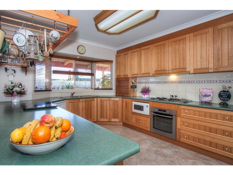 10 Wodalla Grove, New Gisborne VIC 3438
