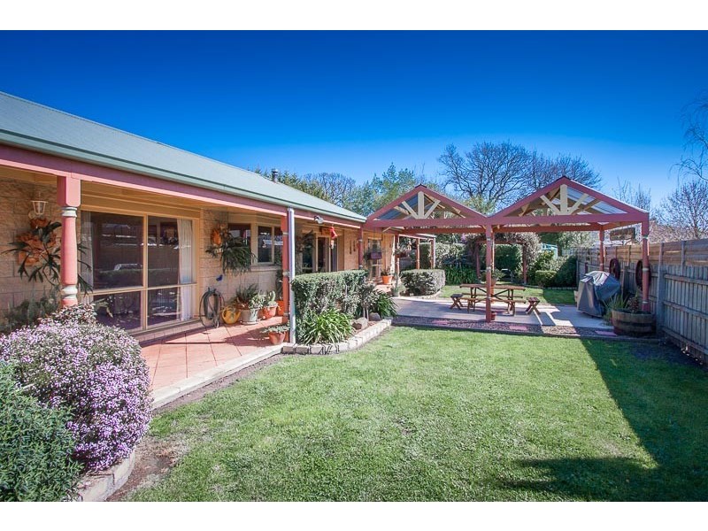 10 Wodalla Grove, New Gisborne VIC 3438