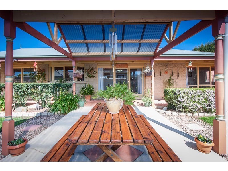 10 Wodalla Grove, New Gisborne VIC 3438