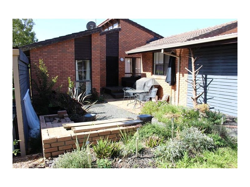 2 Cedar Crt, Gisborne VIC 3437
