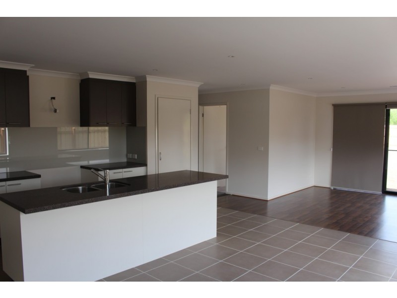 4 Manassa Drive, Gisborne VIC 3437