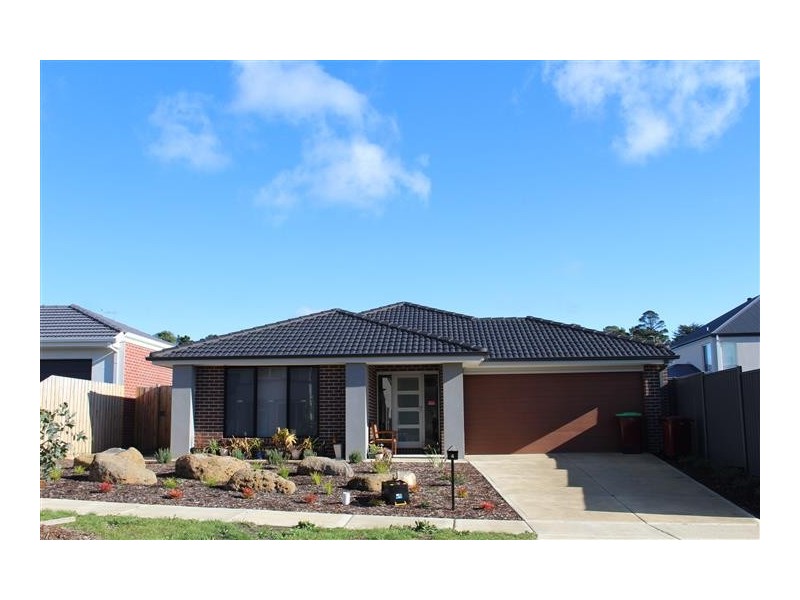 4 Manassa Drive, Gisborne VIC 3437