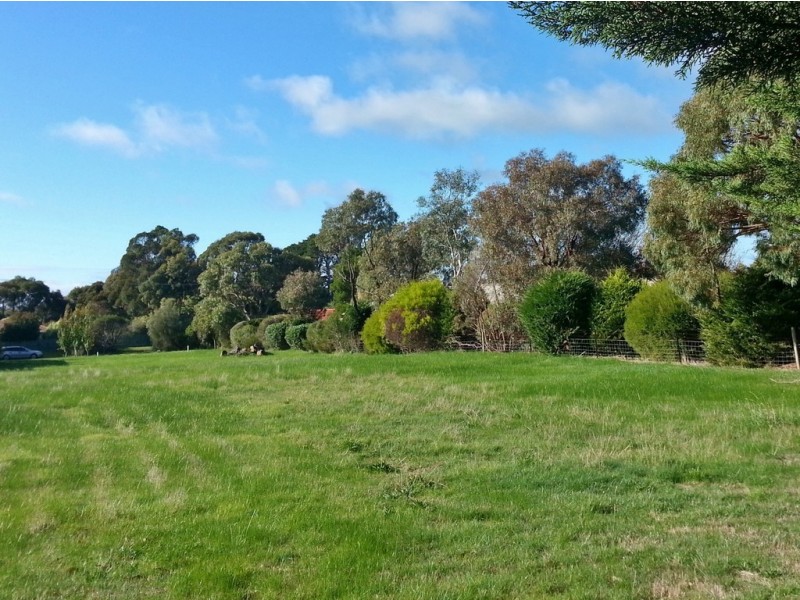 36 Metcalfe Drive, Romsey VIC 3434